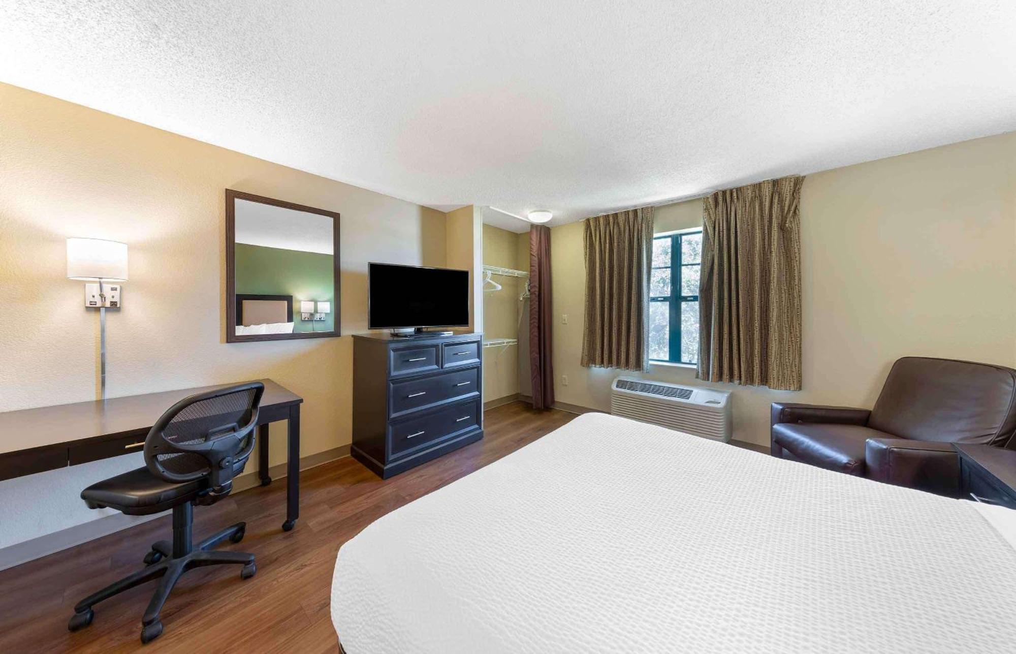 Extended Stay America Select Suites - Atlanta - Cumberland Mall Смирна Экстерьер фото