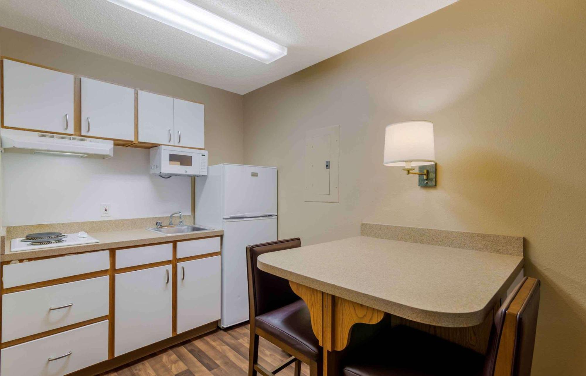 Extended Stay America Select Suites - Atlanta - Cumberland Mall Смирна Экстерьер фото